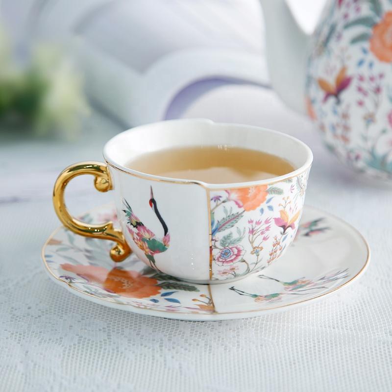 260ml cup and saucer with decal, gold handle
1cup+1saucer