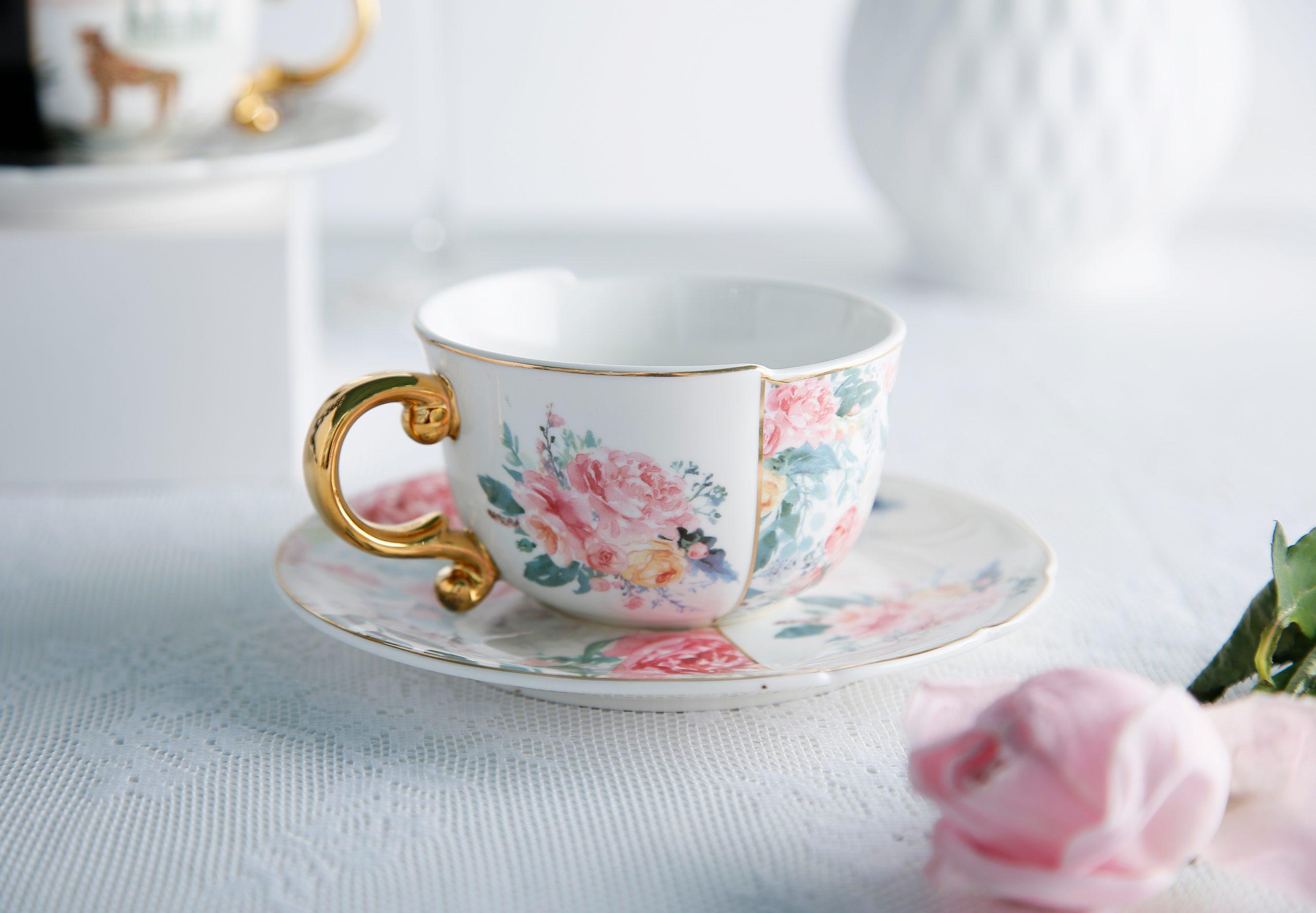 260ml cup and saucer with decal, gold handle
1cup+1saucer