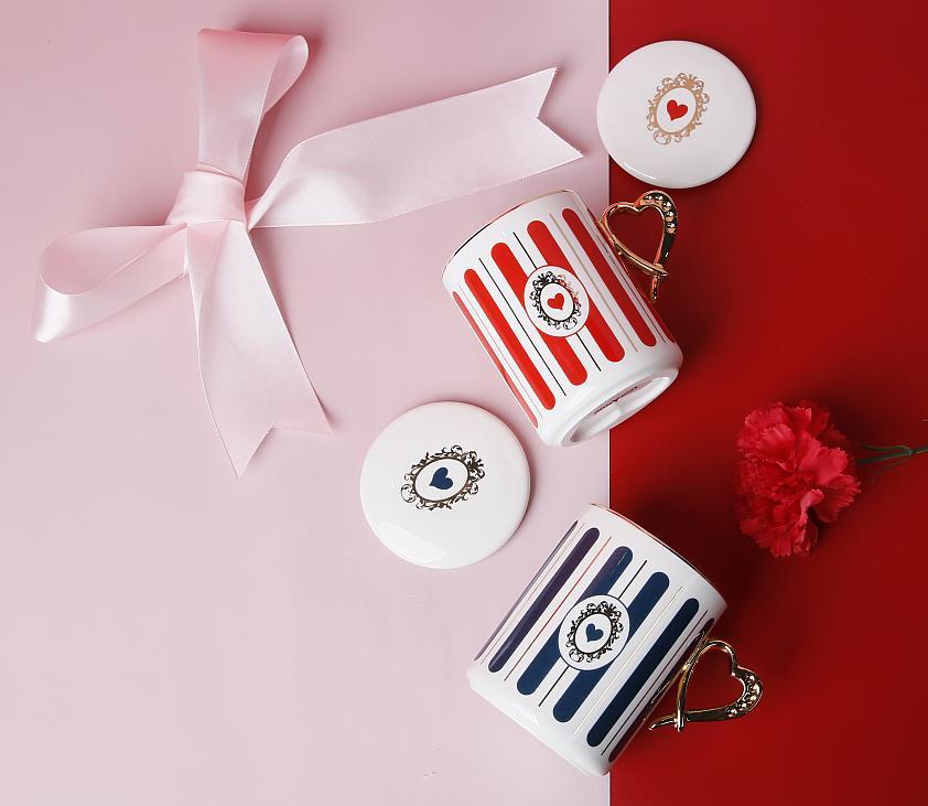 mug with lid
1mug+1lid