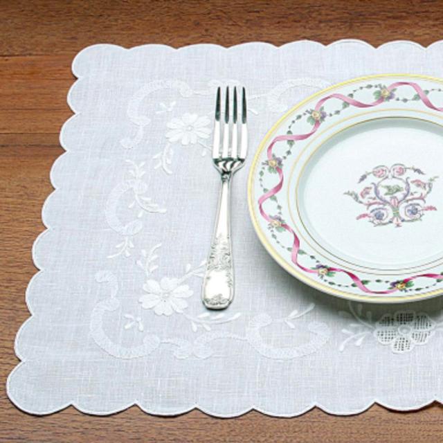 LINEN NAPKINS & PLACEMATS