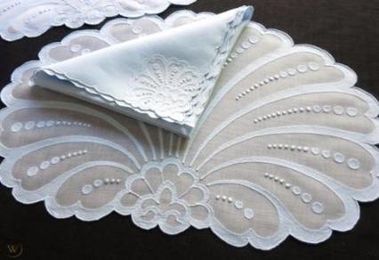 LINEN NAPKINS & PLACEMATS