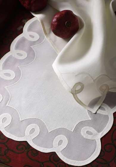 LINEN NAPKINS & PLACEMATS