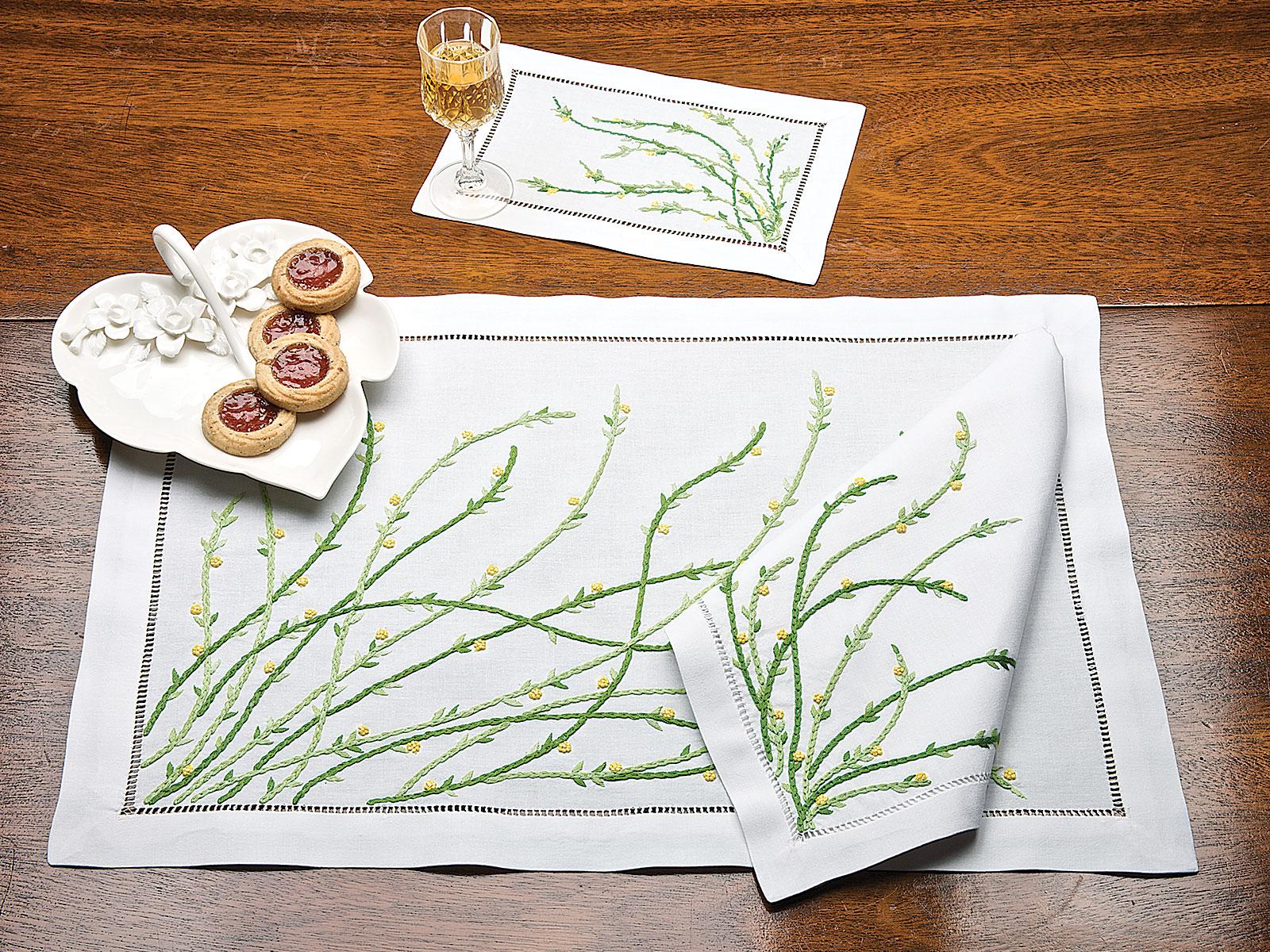 LINEN NAPKINS & PLACEMATS