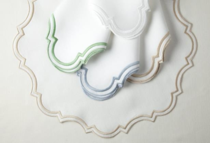 PLACEMATS 36 X 50 CM   NAPKINS: 40 X 40 CM