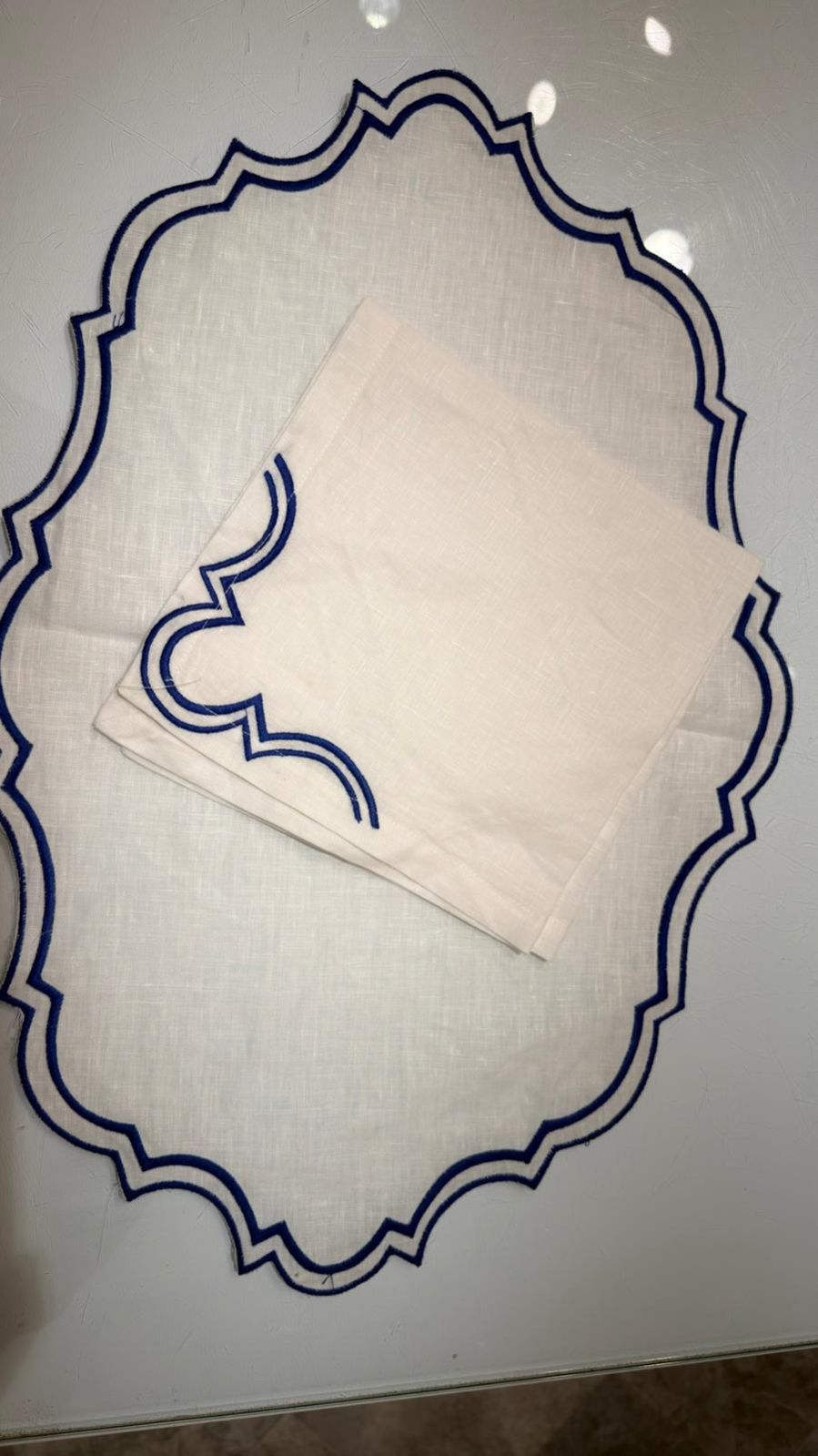 PLACEMATS 36 X 50 CM   NAPKINS: 40 X 40 CM