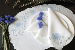 LINEN NAPKINS & PLACEMATS